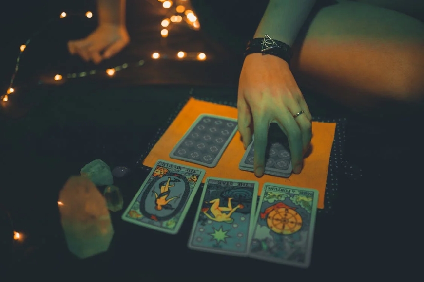 Desvelando los Misterios de los Arcanos Mayores del Tarot